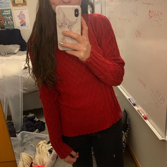 Old Navy Sweaters - NWOT Old Navy red cable knit sweater